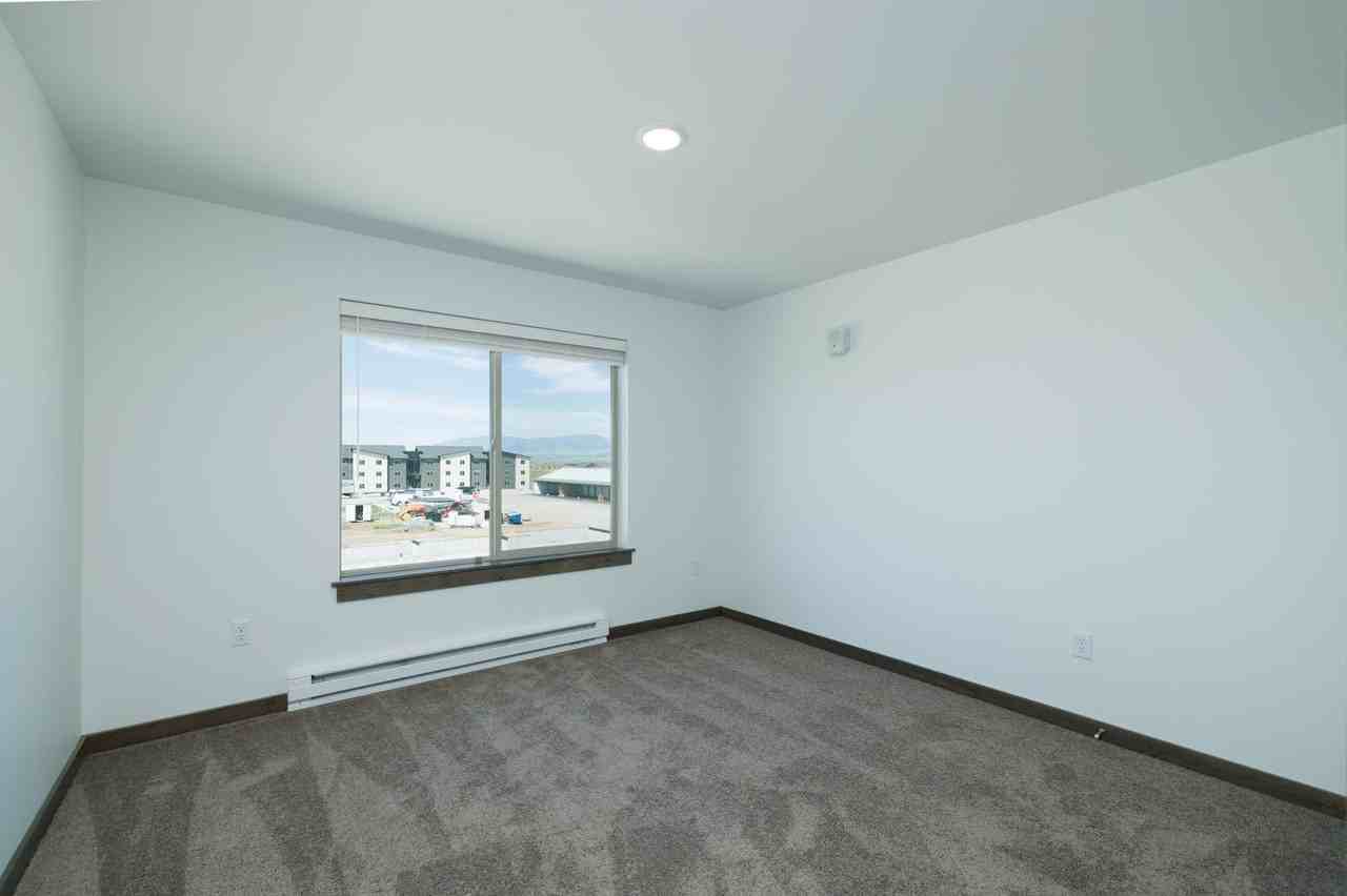 1906 Cruiser Lane - Photo 4 of 24