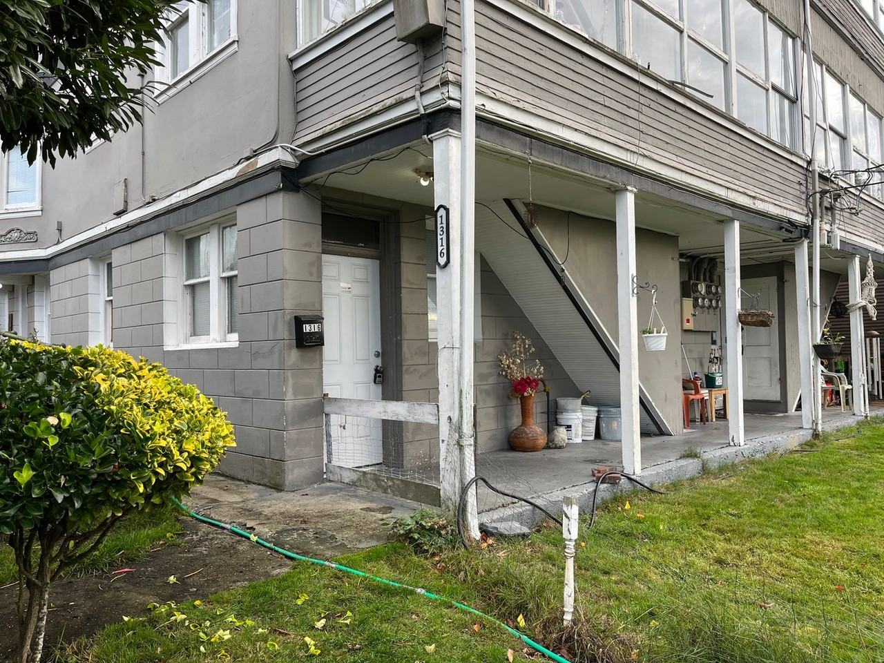 1316 25th St - Photo 2 of 13