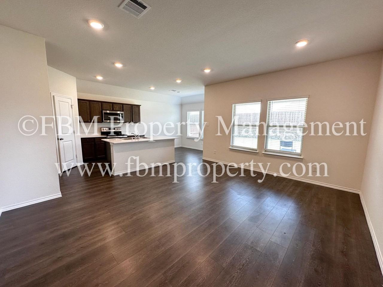 264 Thoroughbred St - Photo 4 of 24