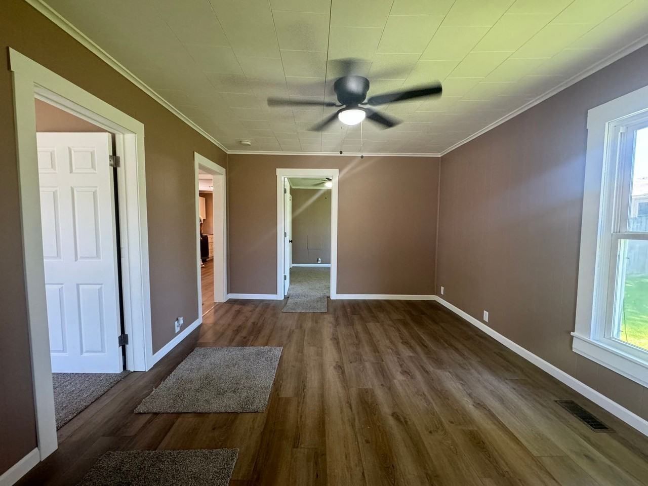 102 E Finucane St - Photo 2 of 6