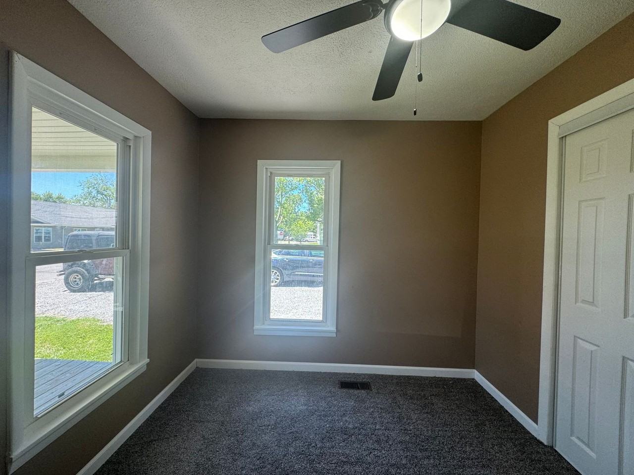 102 E Finucane St - Photo 3 of 6