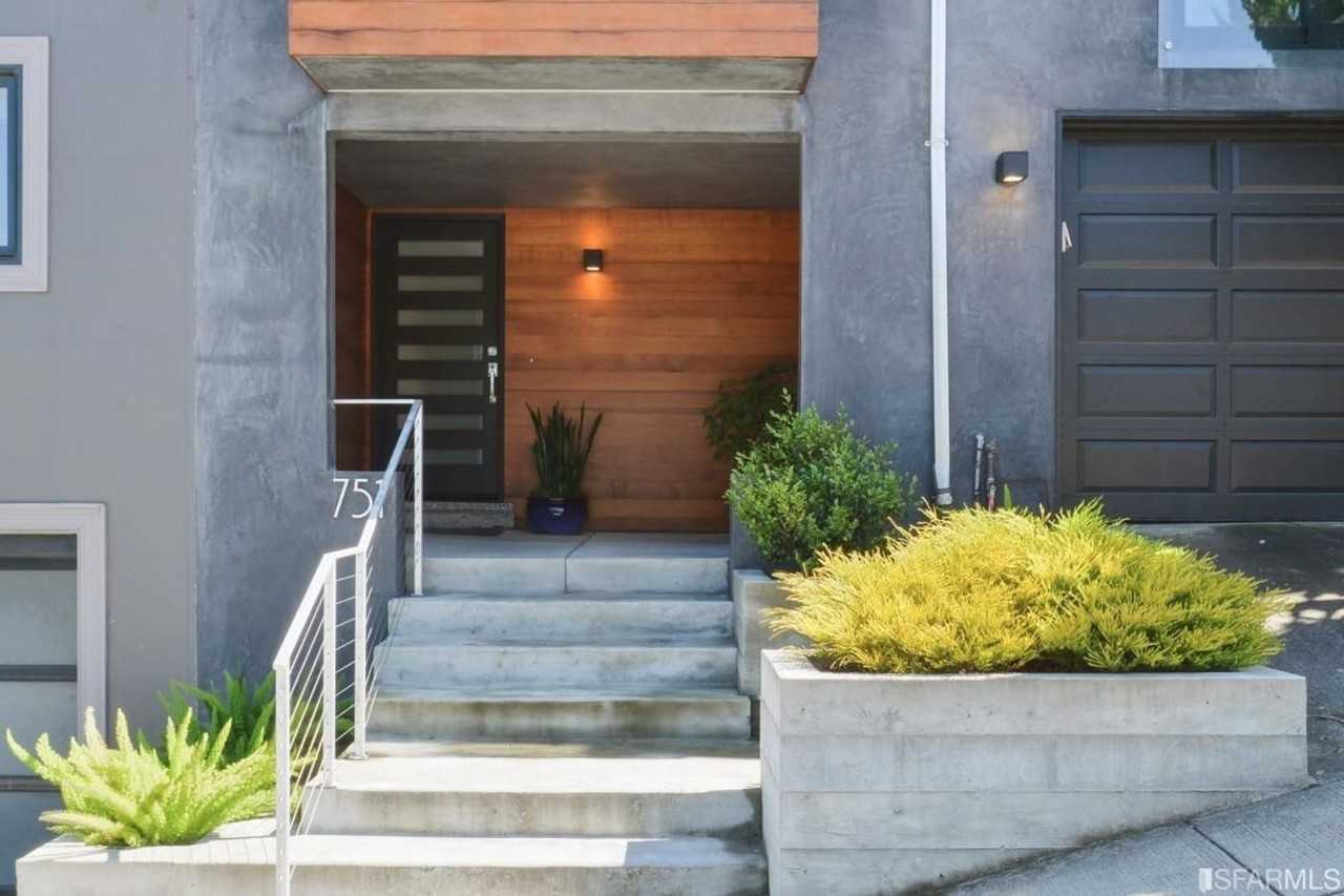 751 Duncan St - Photo 2 of 35
