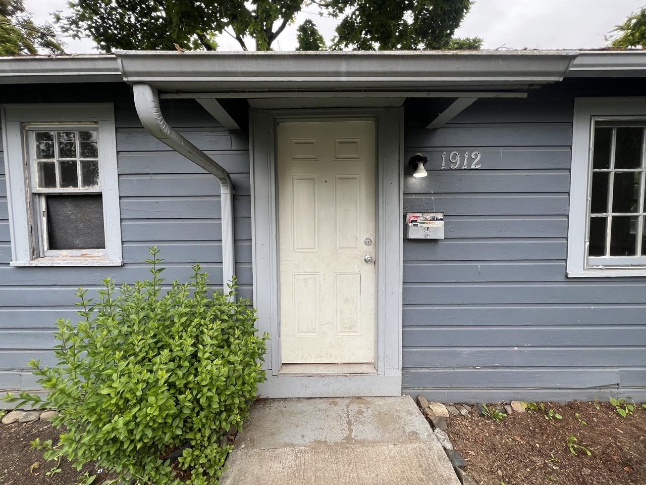 1912 20th St Ne #1 - Photo 2 of 19