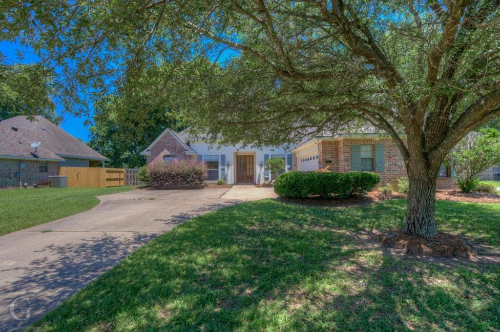 1811 Castlewood Dr - Photo 2 of 24