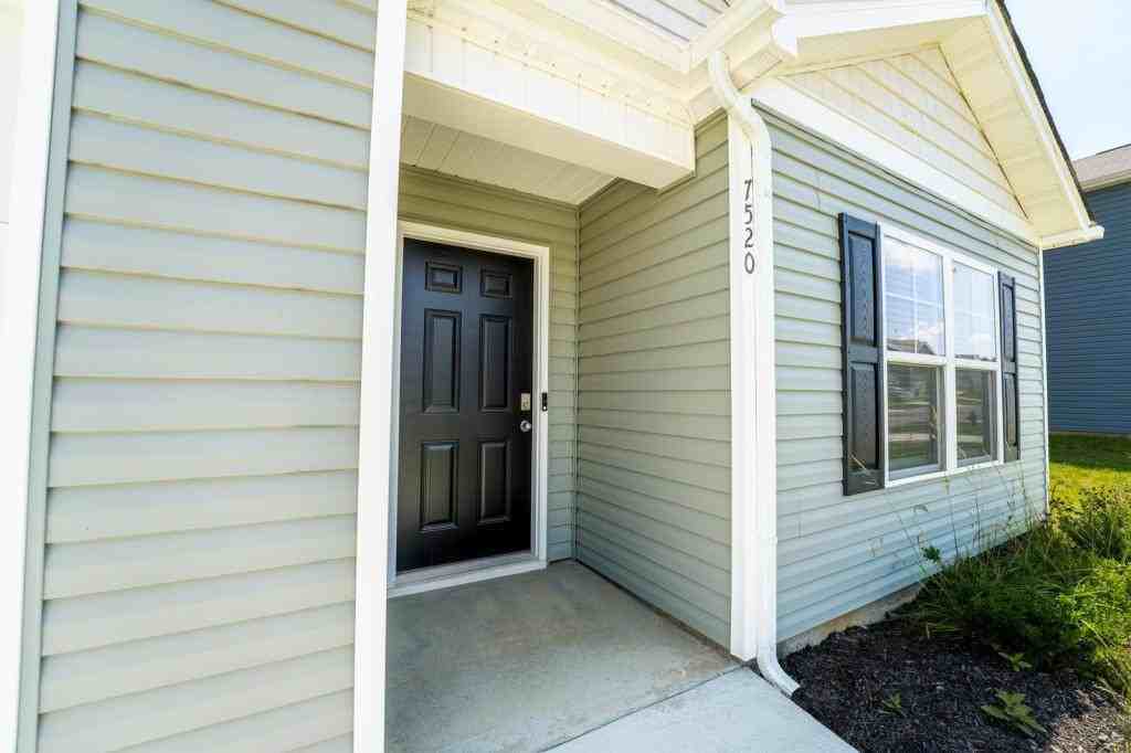 7520 Cottontail St - Photo 2 of 28