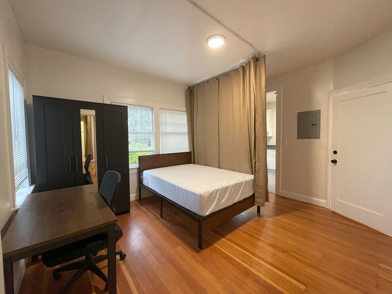 2619 College Ave - Photo 2 of 14