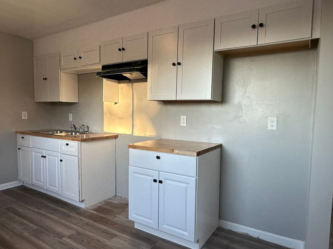 7728 Rugby Ave - Photo 3 of 15