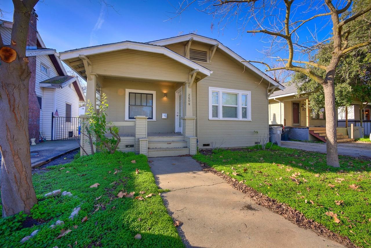 2608 41st St - Photo 2 of 20