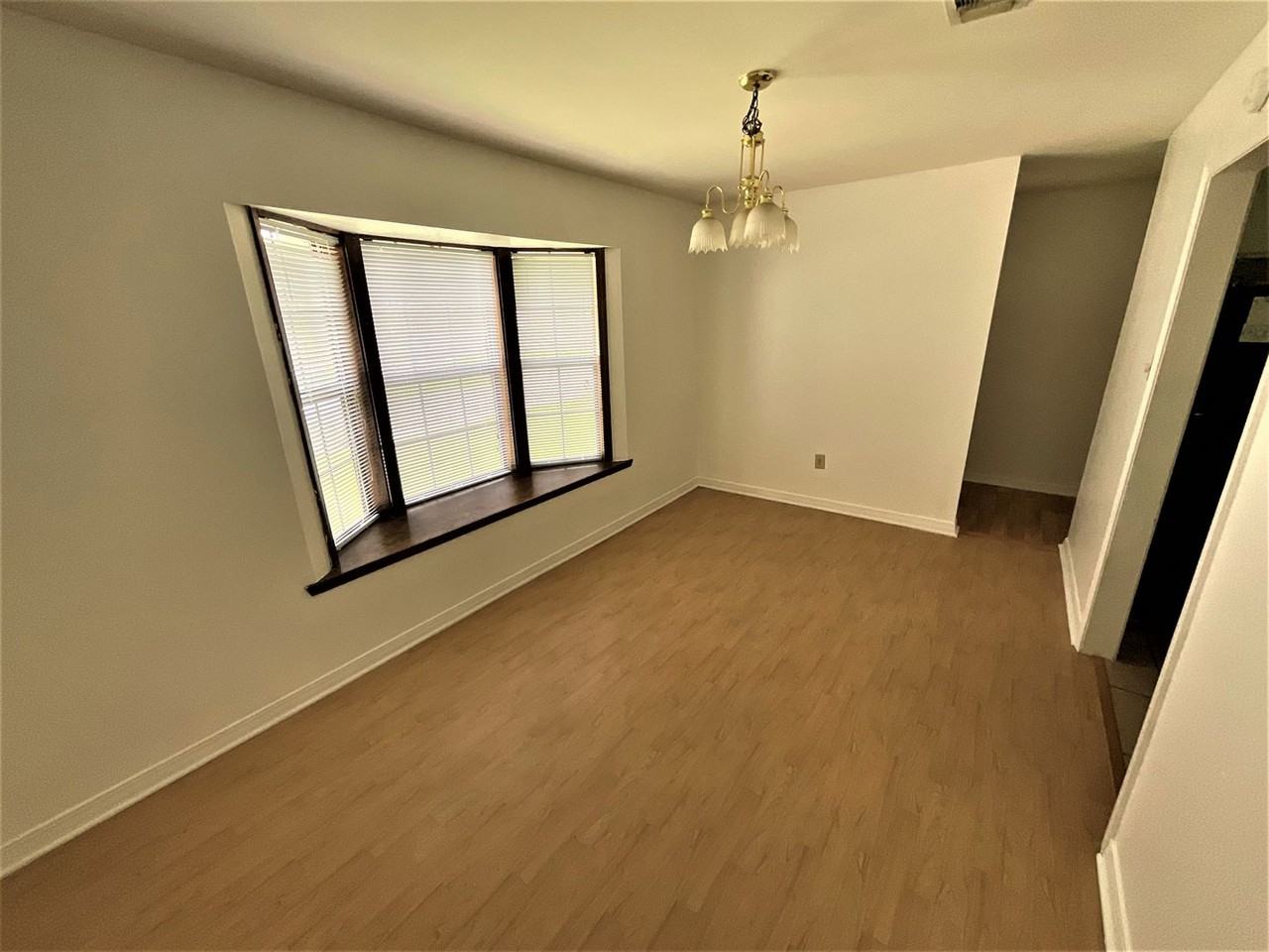1692 Stacey St - Photo 4 of 21