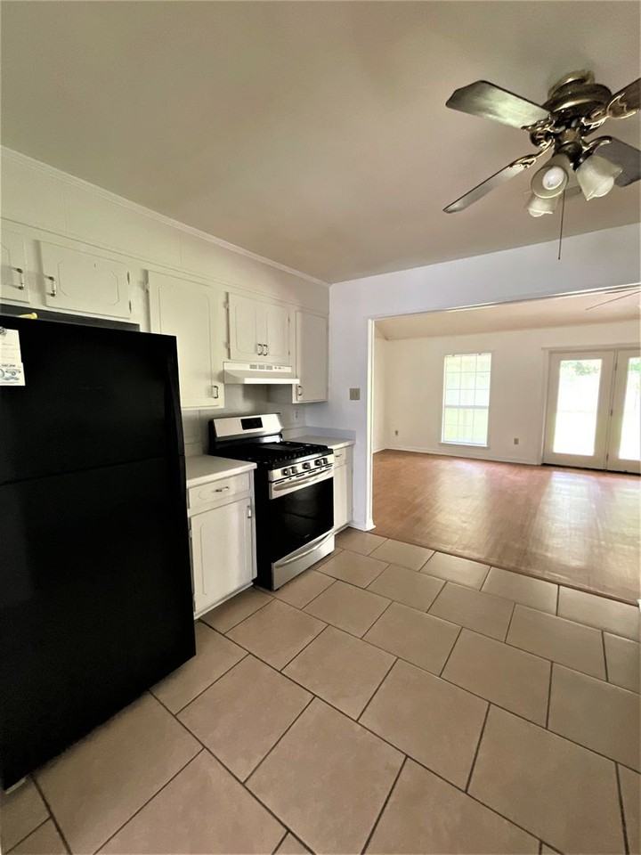 1692 Stacey St - Photo 5 of 21