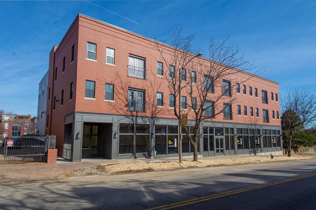 1001 Russell - Photo 2 of 36