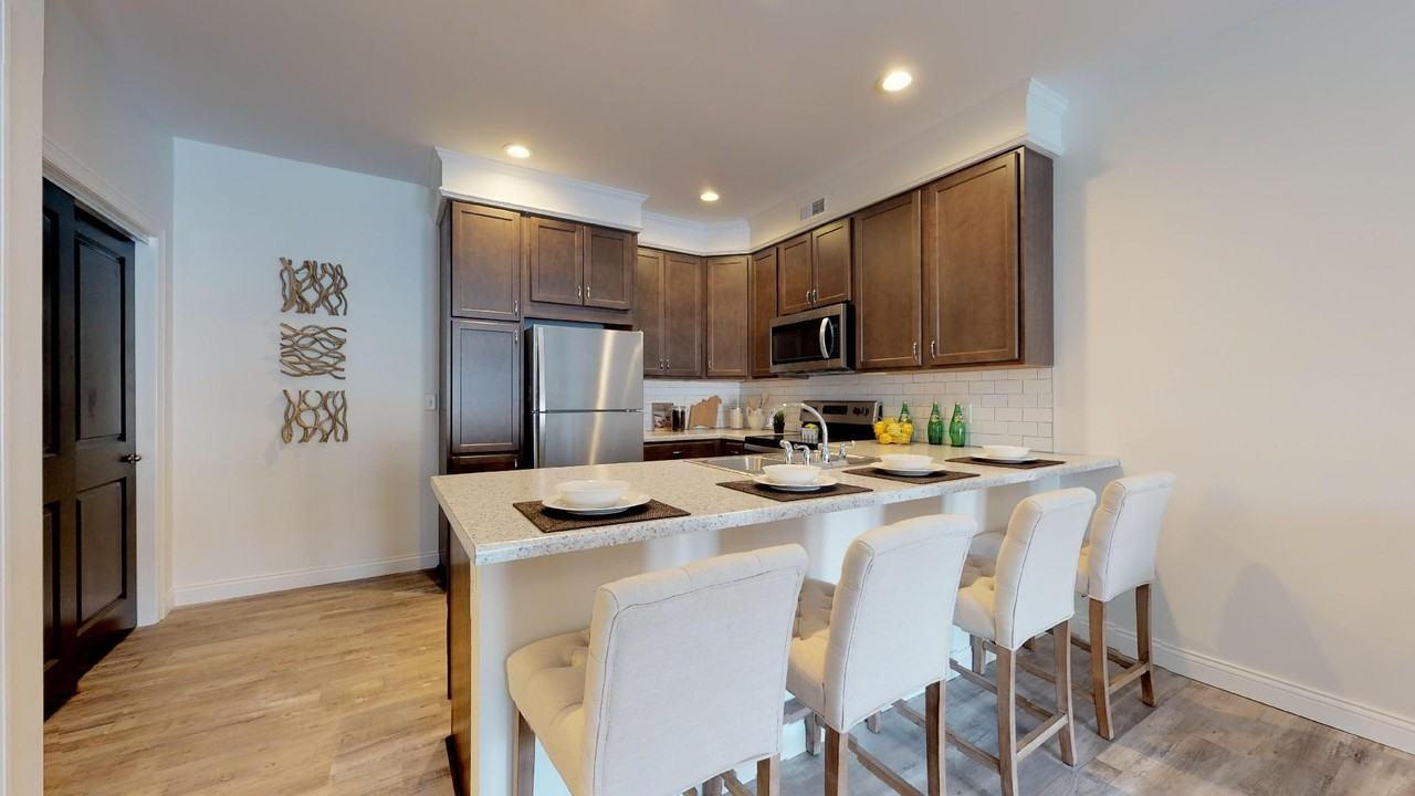 1001 Russell - Photo 5 of 36