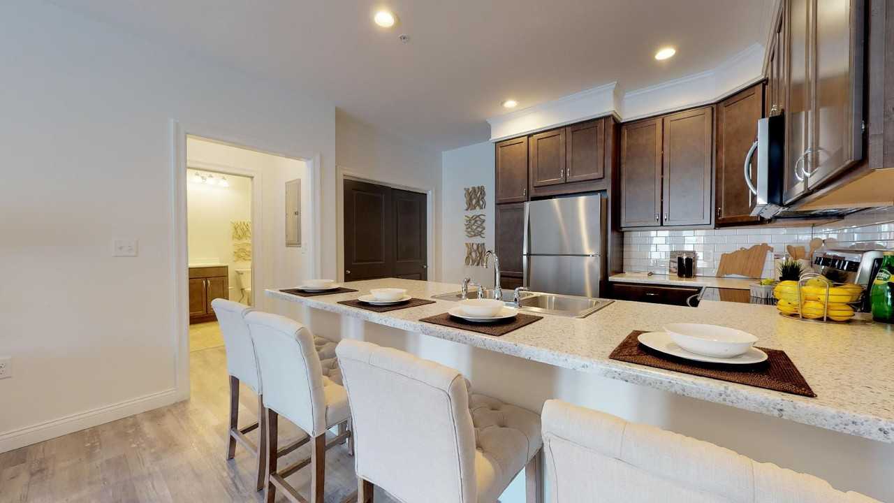 1001 Russell - Photo 6 of 36