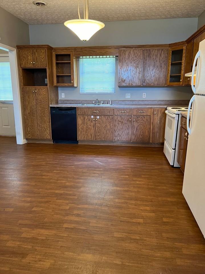 105 John Paul Road - Photo 3 of 8