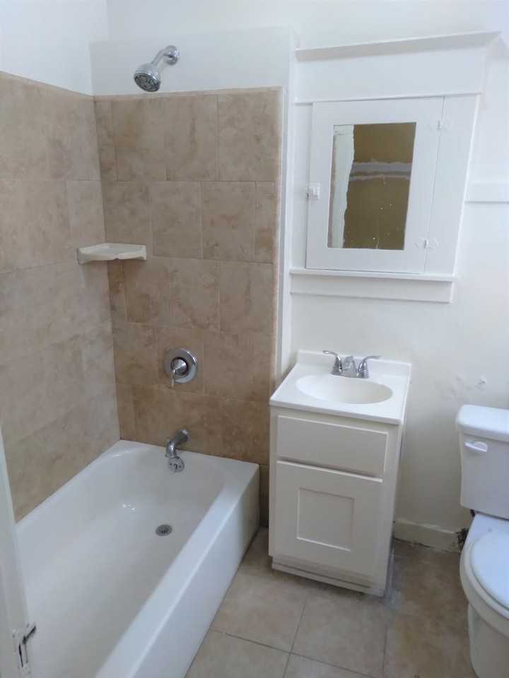 1625 East 4th Street - Photo 3 of 12