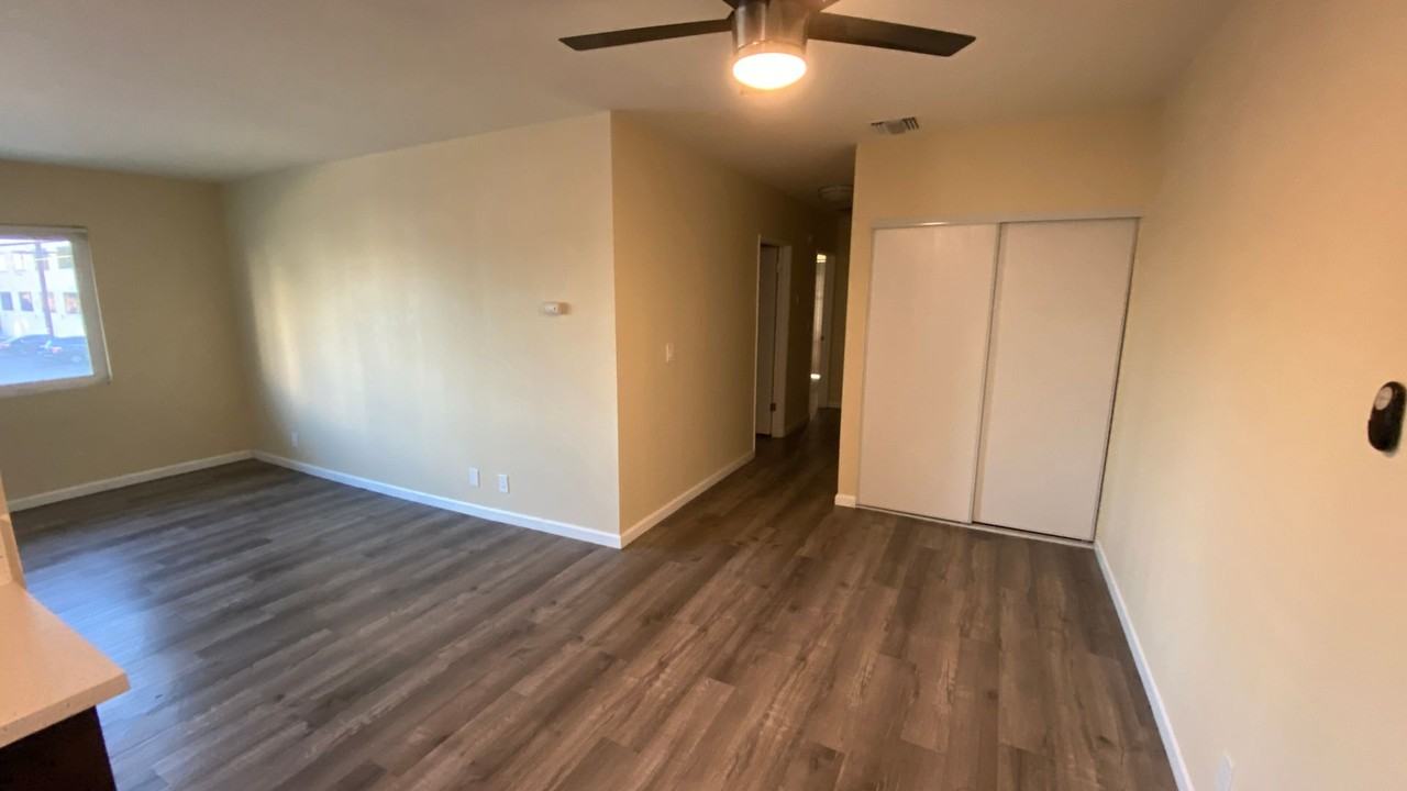 APT ELGIN - Photo 3 of 9