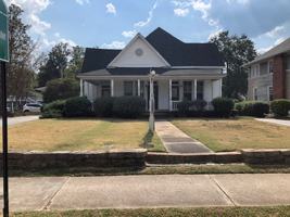 featured image of 221 Hampton Ave