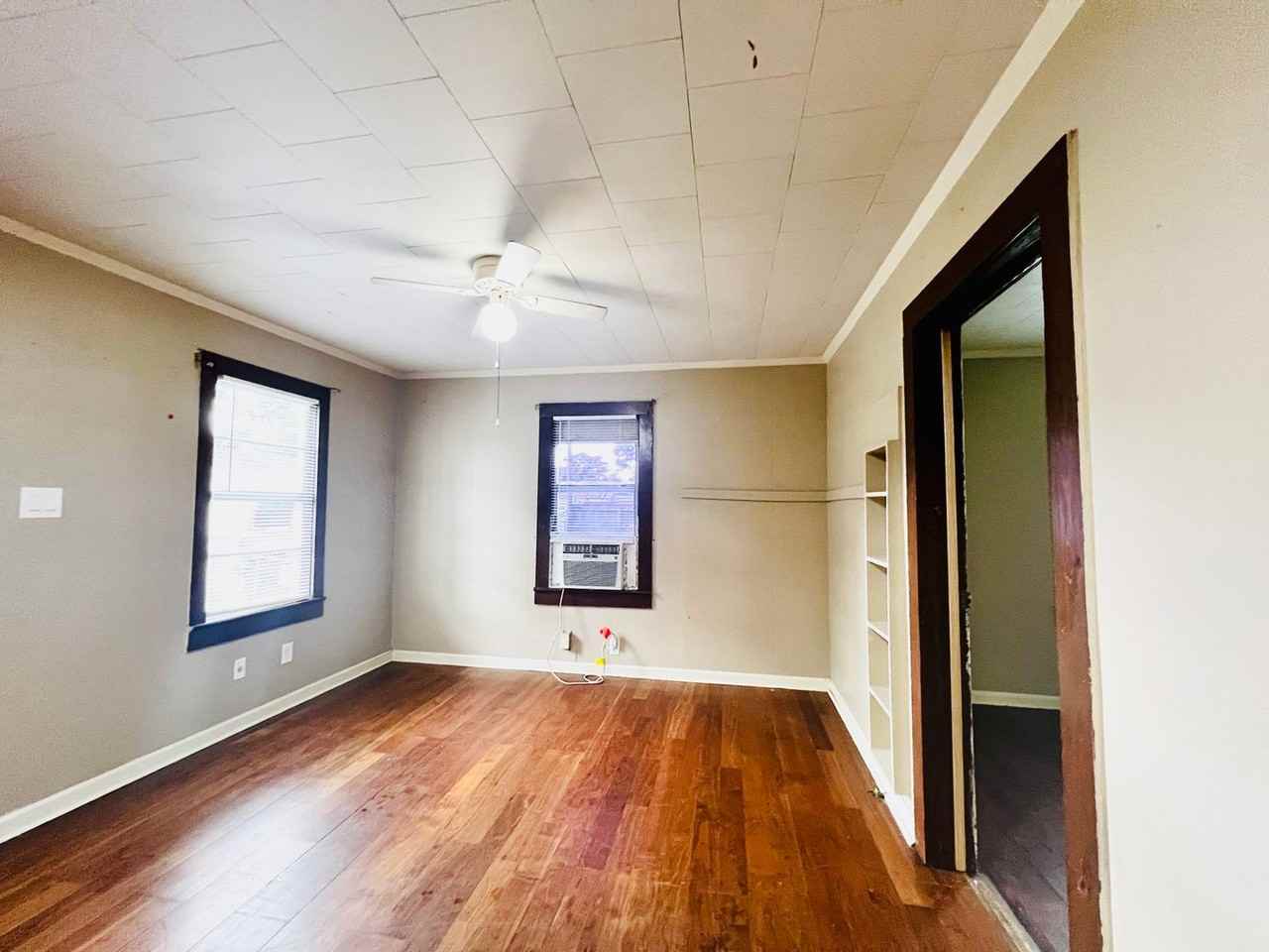 544 N Sylvia St - Photo 2 of 7