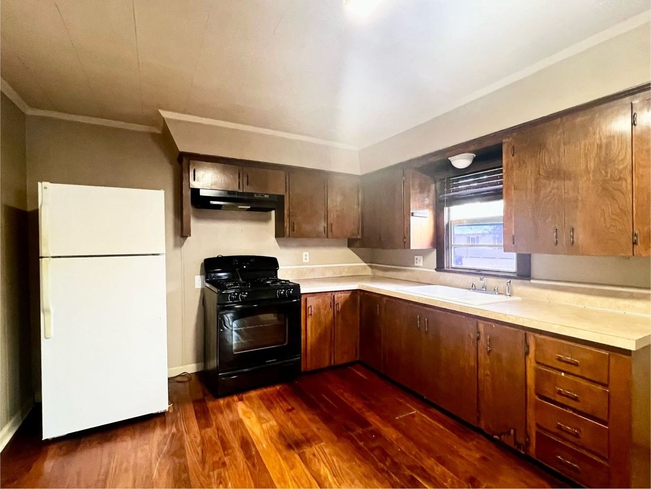 544 N Sylvia St - Photo 3 of 7