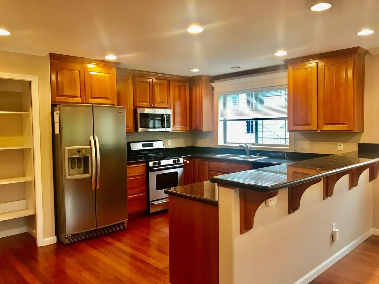 3847B Woodlawn Ave N - Photo 2 of 27