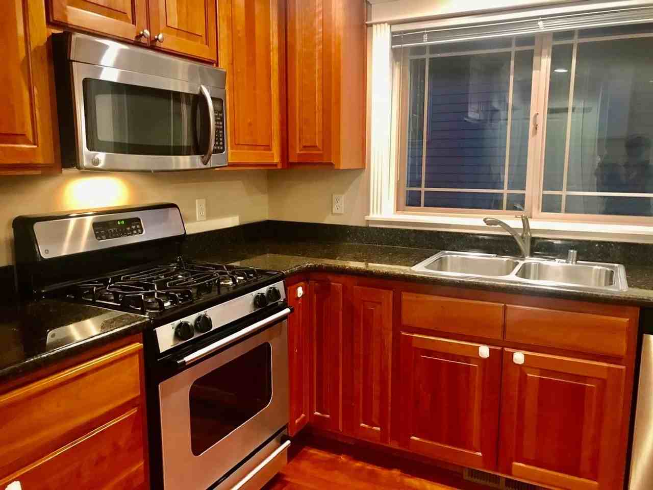 3847B Woodlawn Ave N - Photo 3 of 27