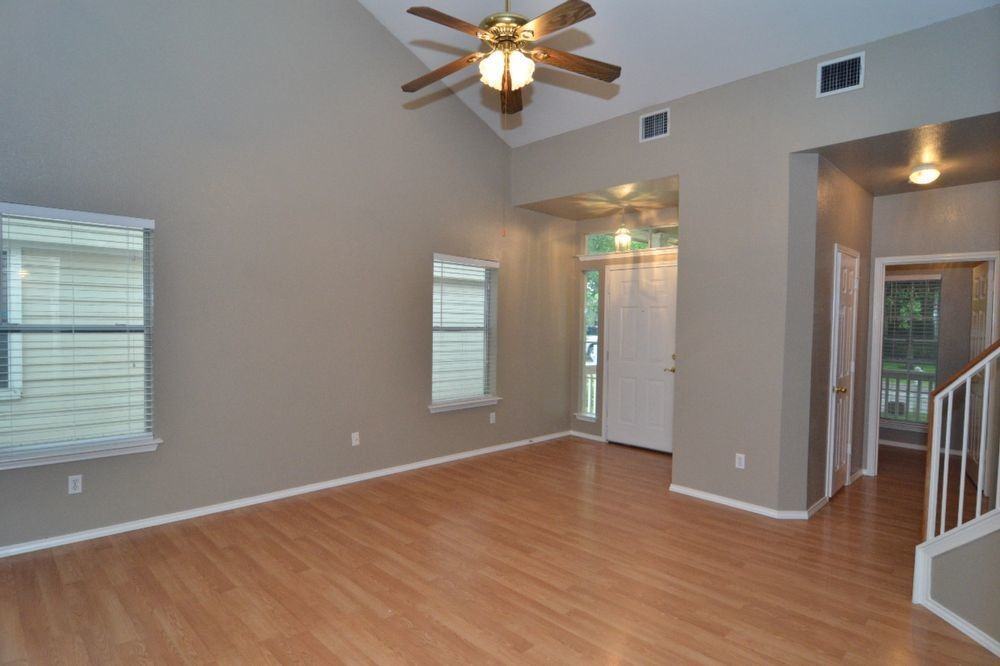 316 Strawn - Photo 3 of 19