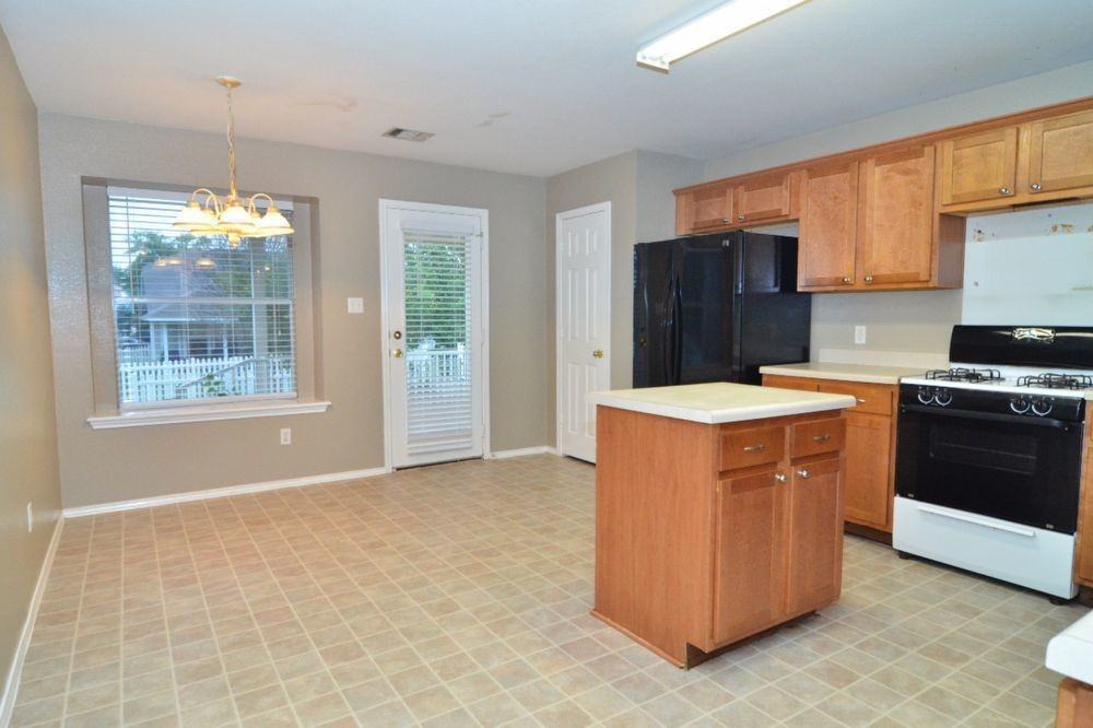 316 Strawn - Photo 7 of 19