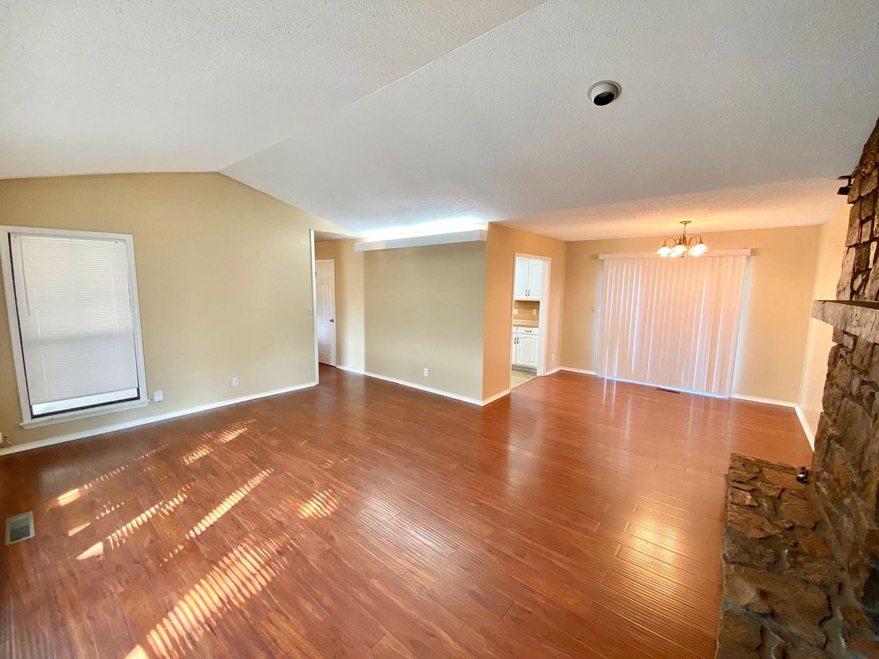 11465 S Douglas Ave - Photo 3 of 12