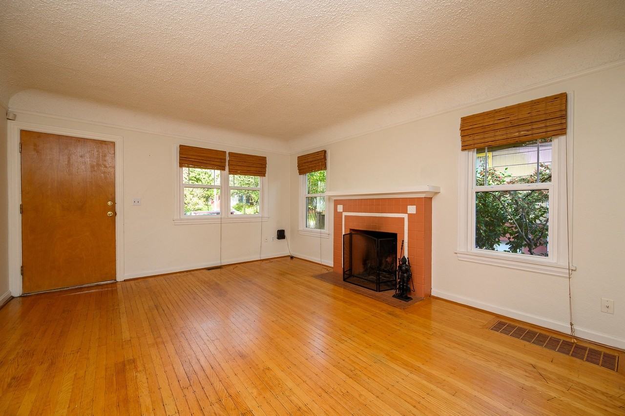 3525 S Ferdinand St - Photo 3 of 28