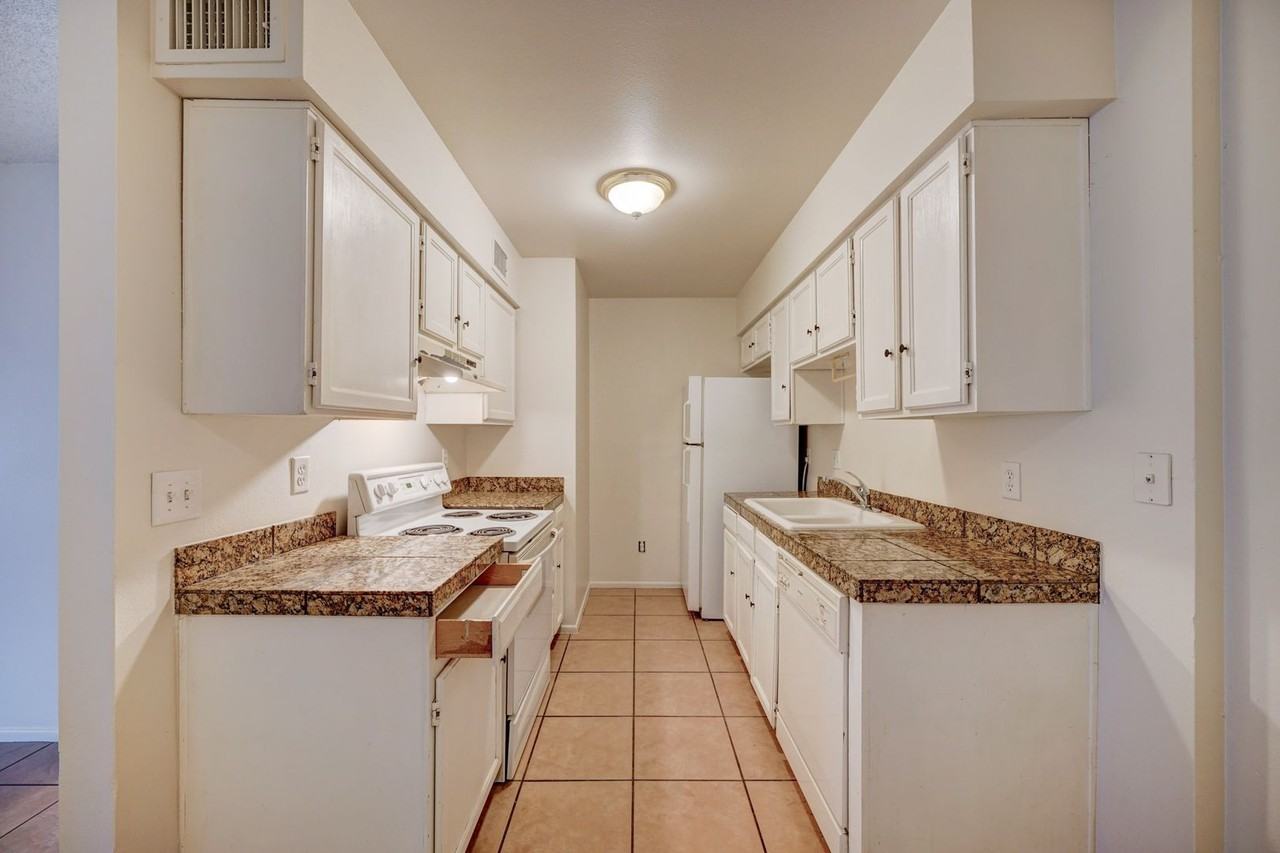 5736 N 68th Dr - Photo 5 of 21