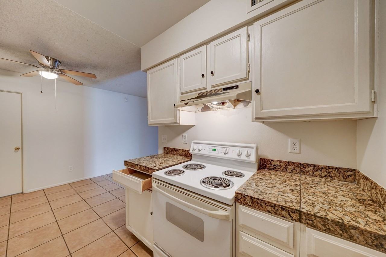 5736 N 68th Dr - Photo 7 of 21