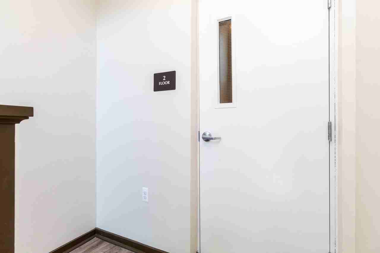 910 Marlborough - Photo 3 of 24