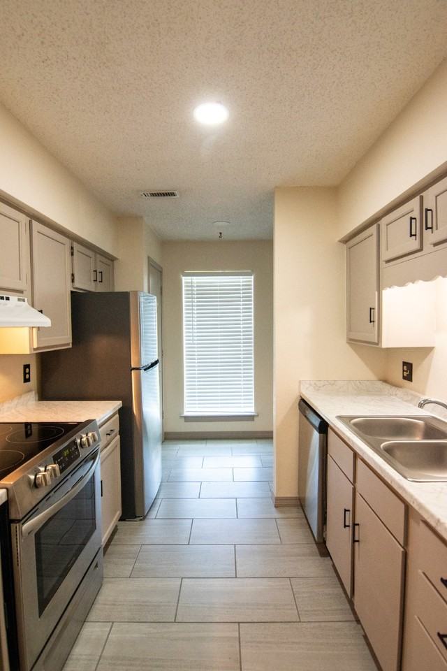 502 N Cline Rd #E - Photo 3 of 22