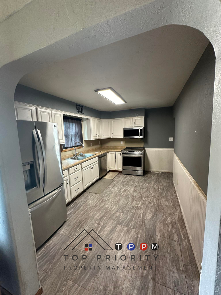 135 19th Ave Sw - Photo 3 of 11