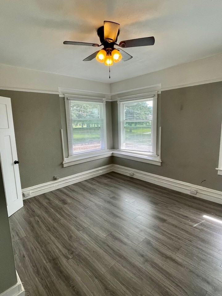 327 N 4th St #3 - Photo 2 of 11