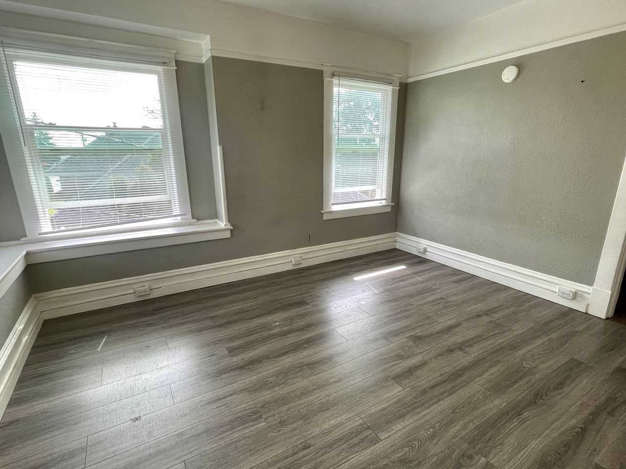 327 N 4th St #3 - Photo 6 of 11