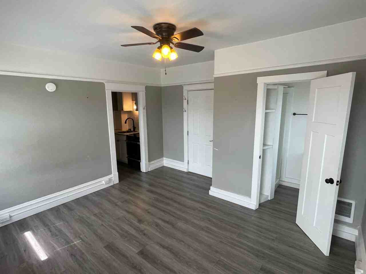 327 N 4th St #3 - Photo 7 of 11