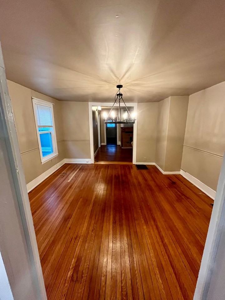 32 North - Photo 2 of 10