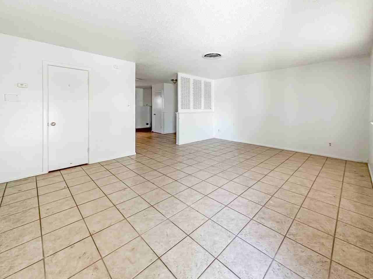 709 E Sunset Cir - Photo 2 of 6