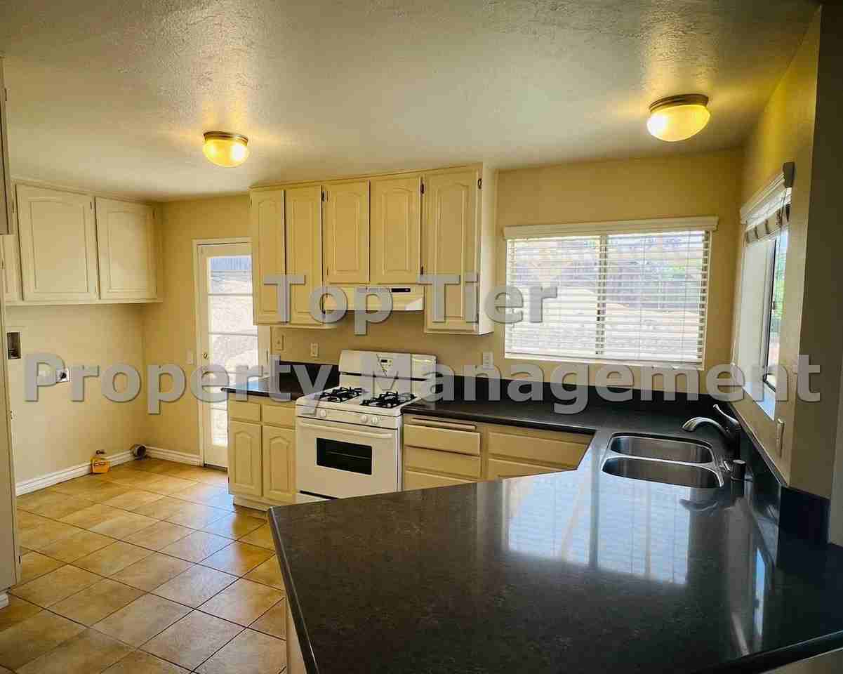 663 Cedar St - Photo 2 of 15