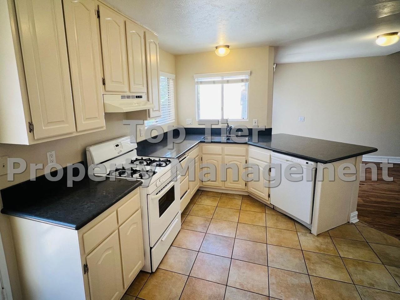 663 Cedar St - Photo 3 of 15