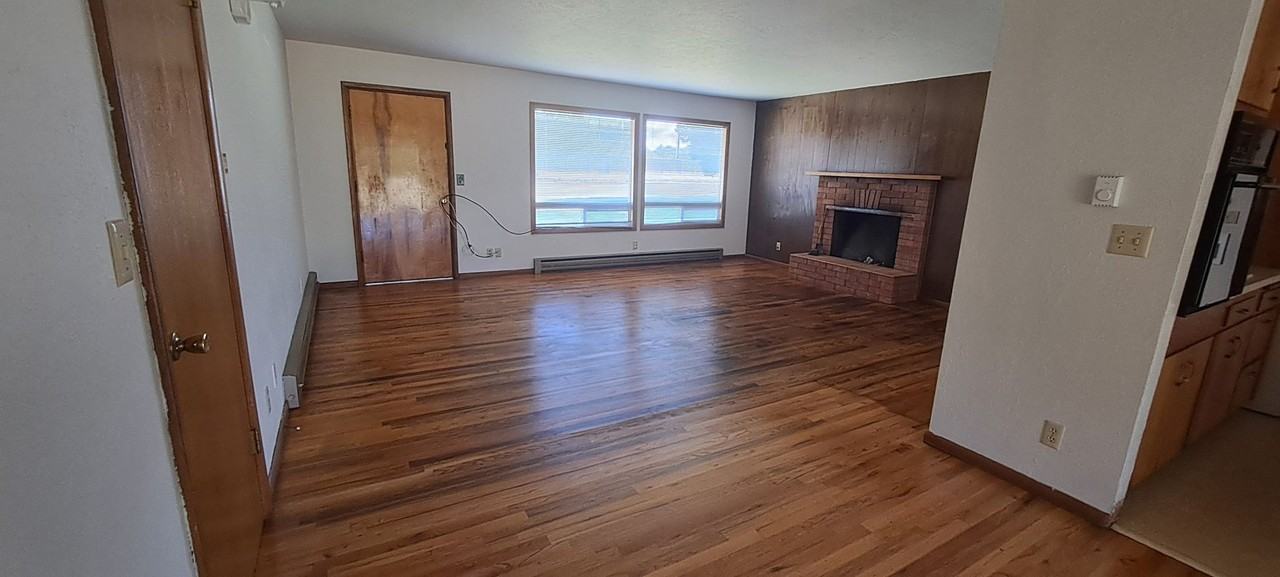 2037 Main St - Photo 5 of 16