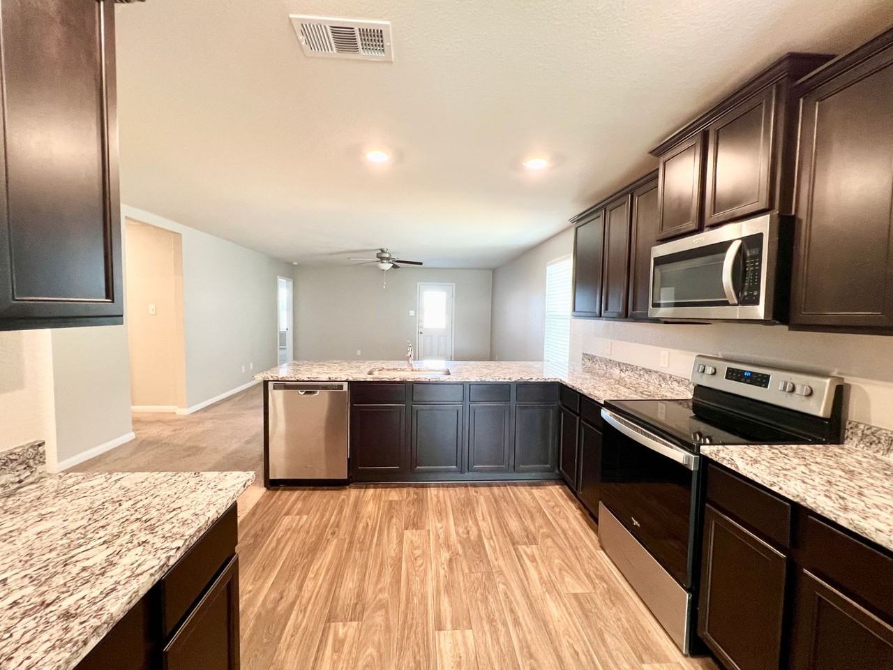 1033 Riverdale Cv - Photo 2 of 18