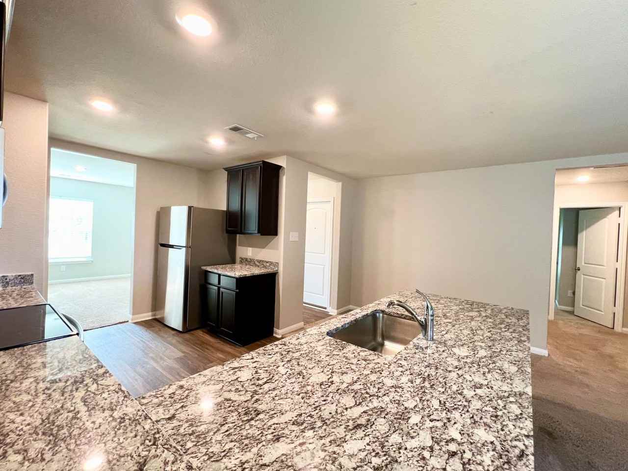 1033 Riverdale Cv - Photo 4 of 18