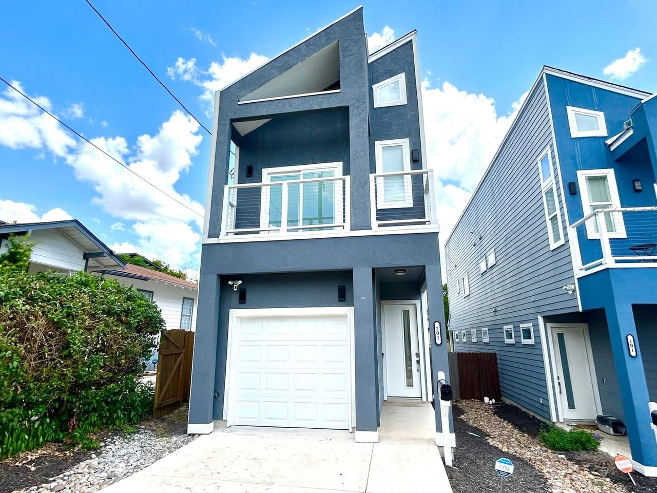 810 Martin Luther King Jr Drive - Photo 2 of 33