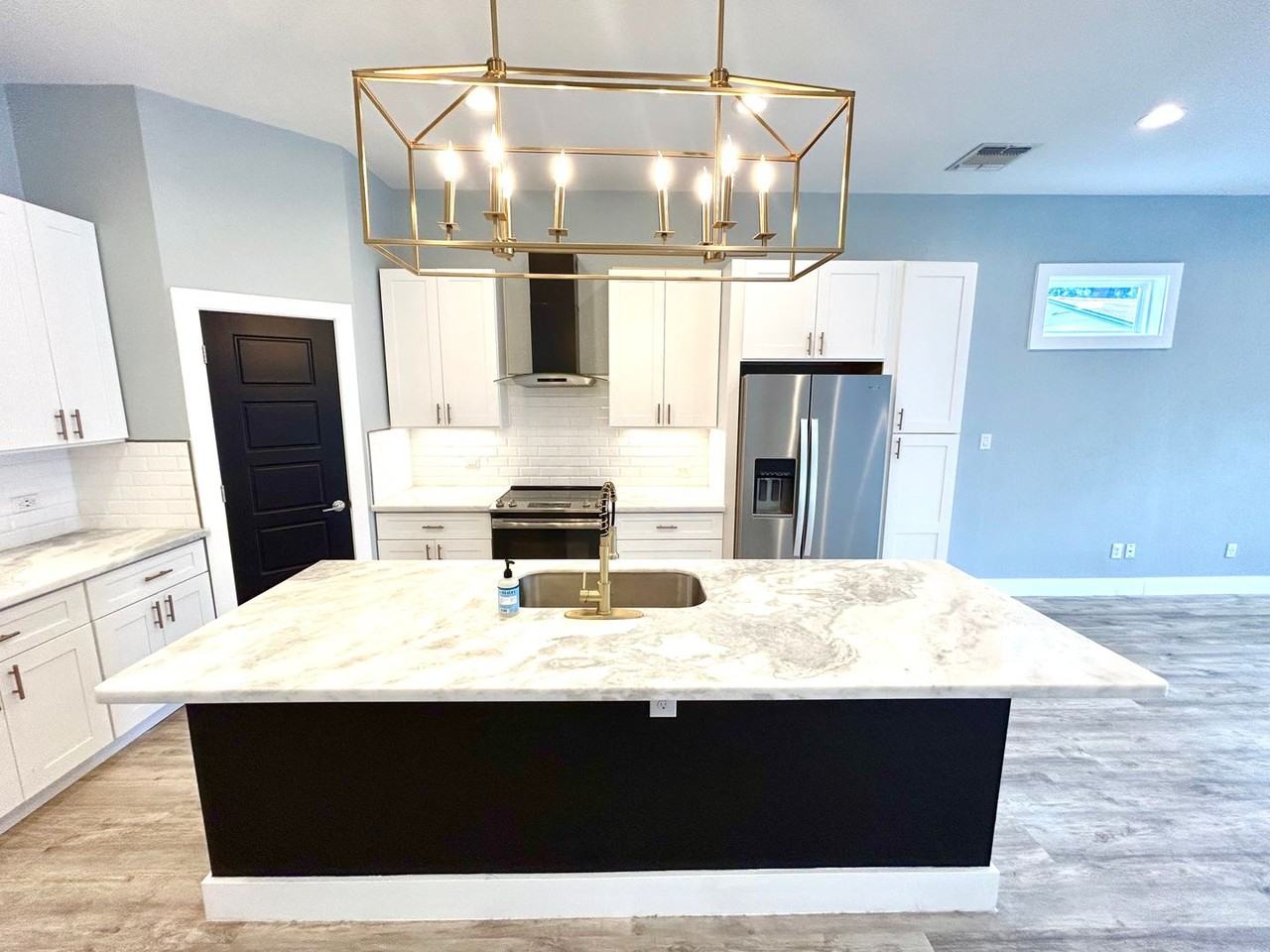 810 Martin Luther King Jr Drive - Photo 5 of 33