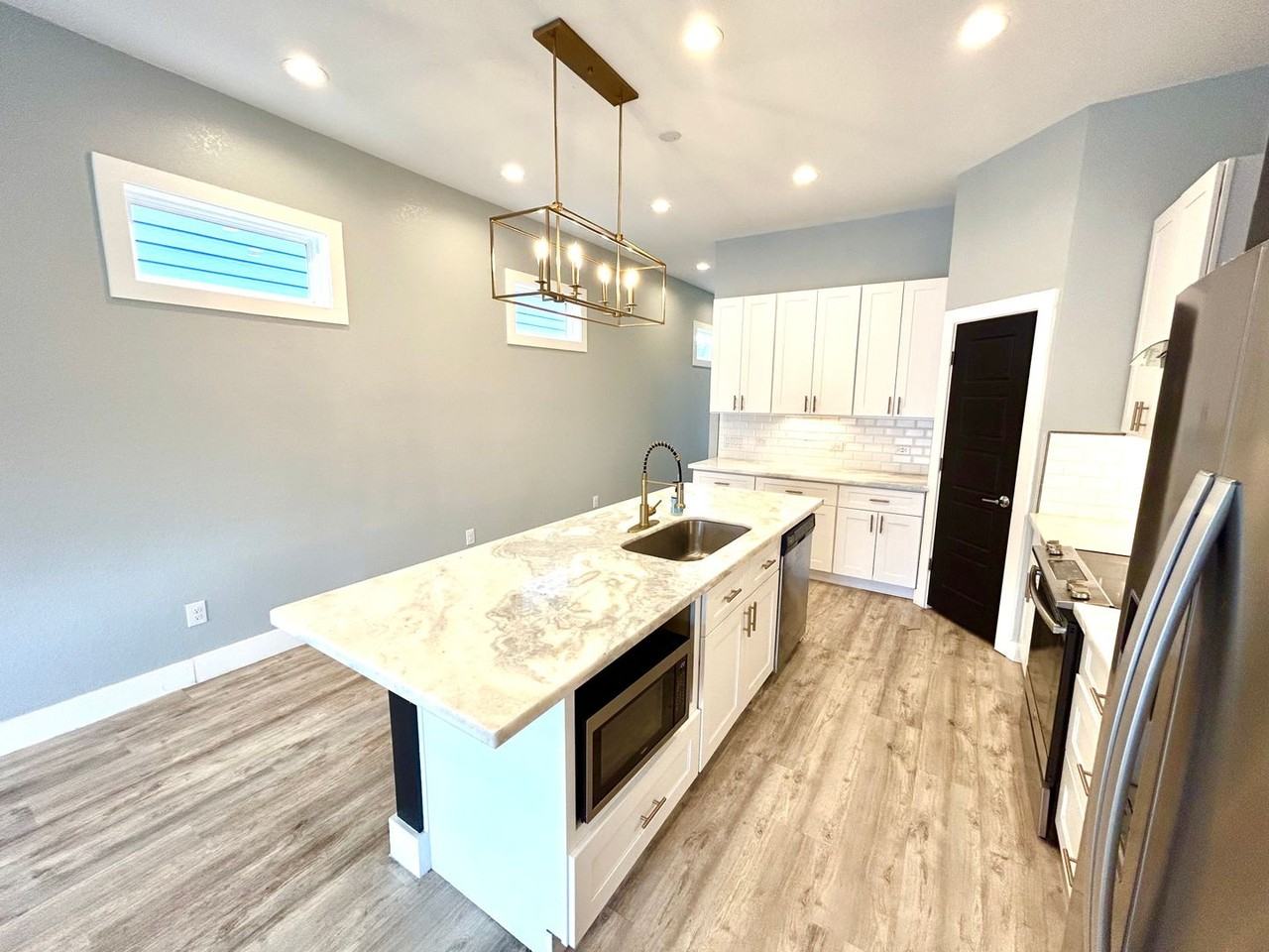 810 Martin Luther King Jr Drive - Photo 6 of 33