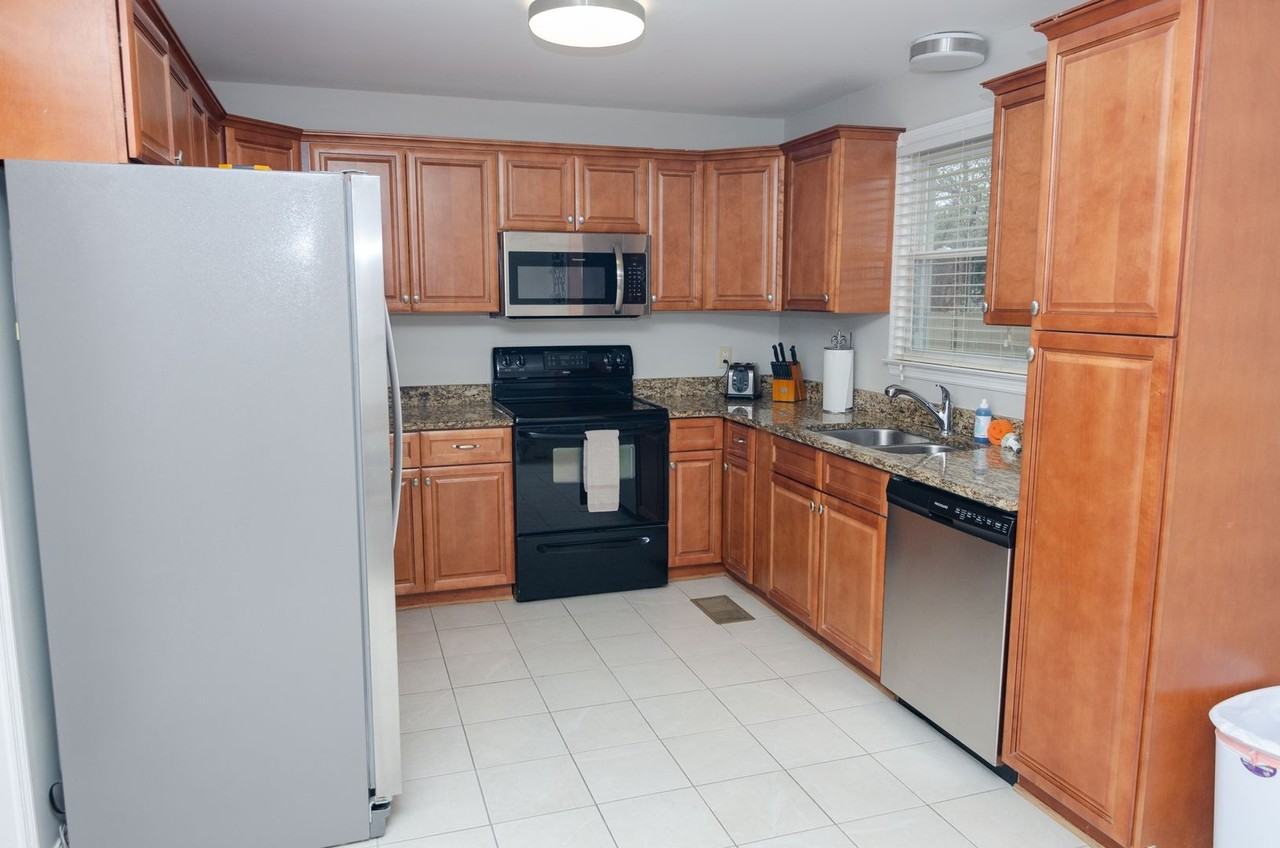 306 Wedgewood Ct - Photo 4 of 23