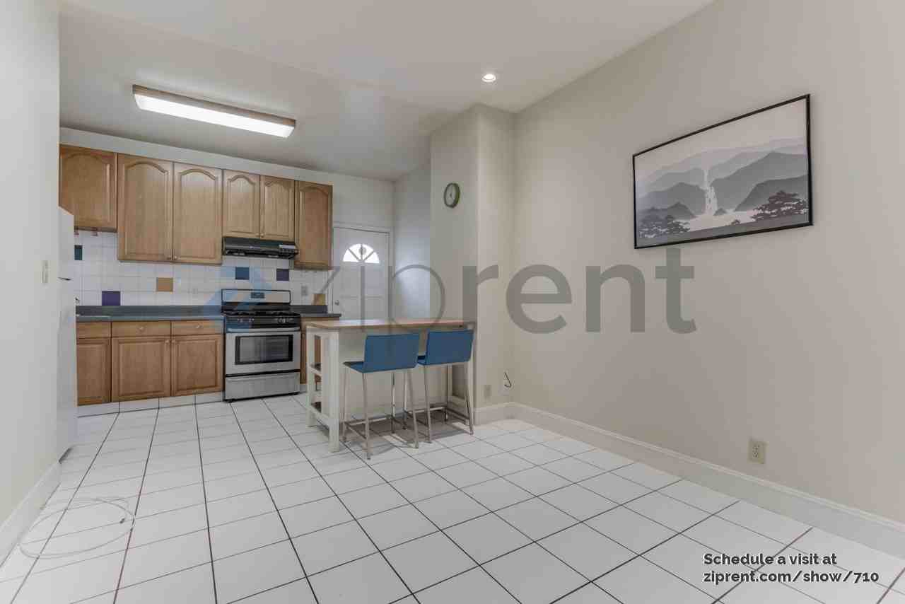 558 Balboa St - Photo 2 of 10