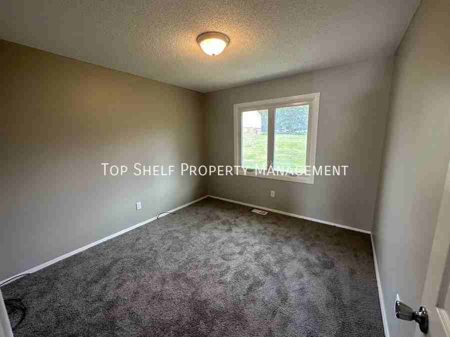 5209 Se 5th St - Photo 3 of 7